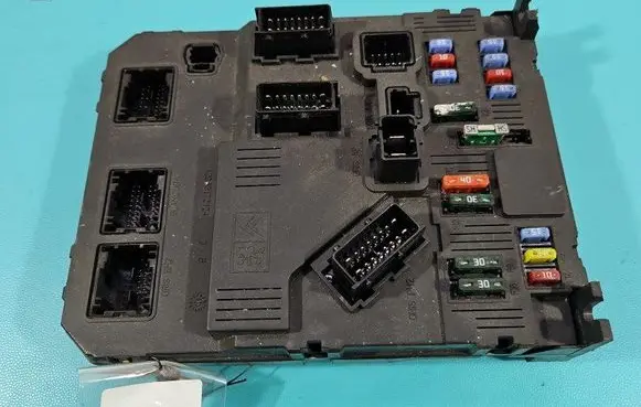 Peugeot 1007 Central body control module 9661633380 IMPRK1473757