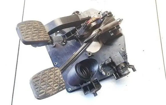 Mercedes-Benz A W168 Brake pedal A1682902601