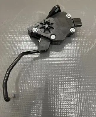 Lexus RX 450H Accelerator throttle pedal 7811048111 1988002150 06T28E0002A