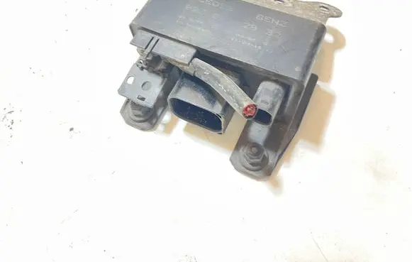 Mercedes-Benz C W203 Glow plug pre-heat relay EECE055