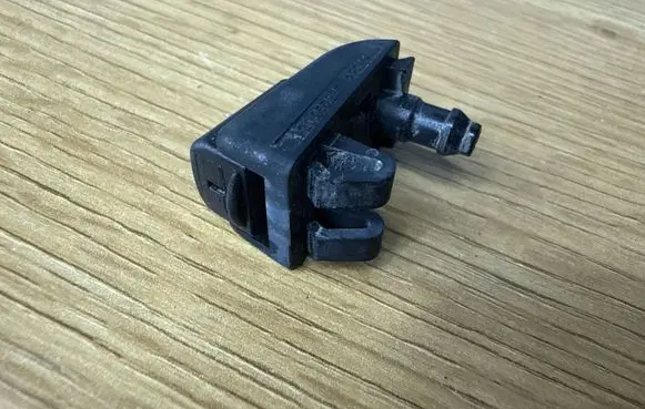 Skoda Octavia Mk2 (1Z) Windshield washer spray nozzle 1Z0955985