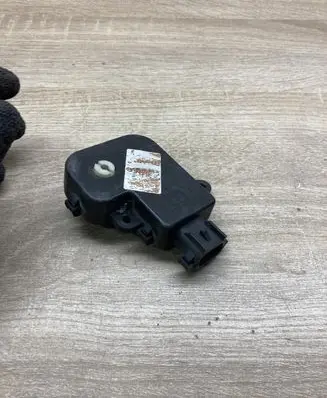 Renault Espace IV Air flap motor/actuator 7701206538