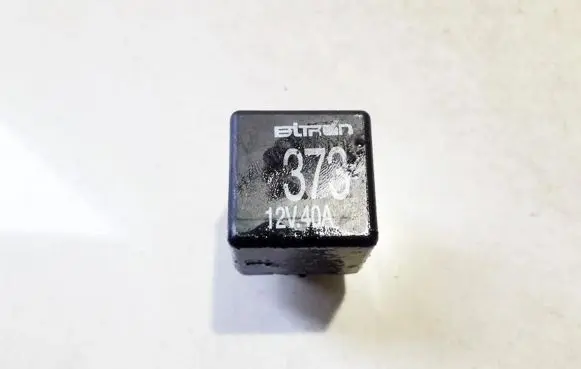 Volkswagen PASSAT B5.5 Other relay 8d0951253a