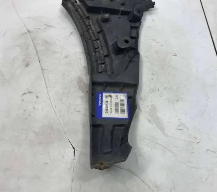 Volvo XC90 Front bumper mounting bracket 30698128