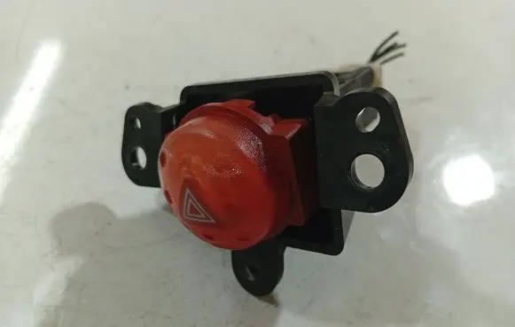 Nissan Almera Tino Hazard light switch 06016