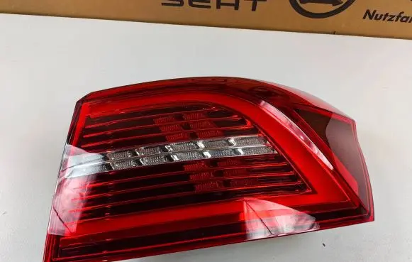 Volkswagen PASSAT B8 Rear/tail lights 3G9945208F 81440201
