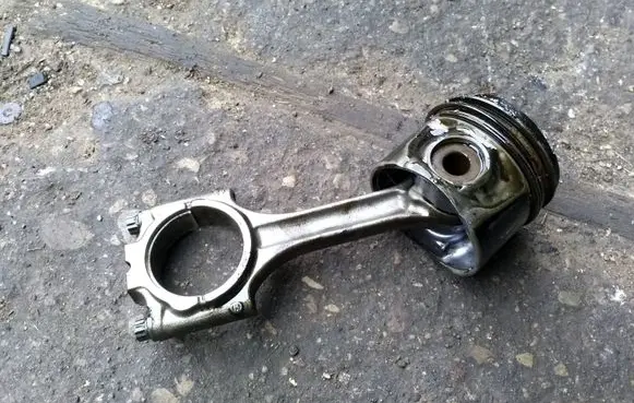 Volvo V70 Piston with connecting rod 81L79