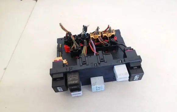 Volkswagen Caddy Fuse box set 3c0937049ah