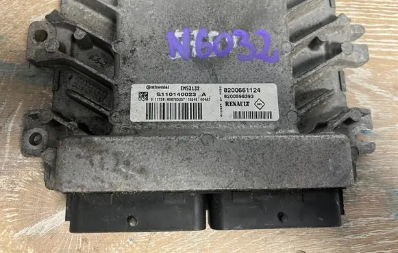 Dacia Logan I Engine control unit/module 8200661124
