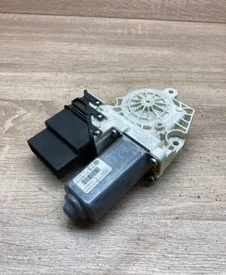 Volkswagen PASSAT B6 Rear door window regulator motor 3C9959704 975281200