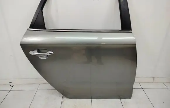 KIA Carens III Rear door 
