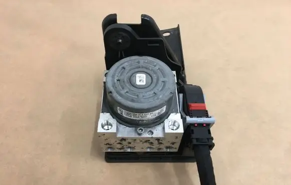 Skoda Superb B8 (3V) ABS Pump 5Q0614517BK MK100ESC 10022008284