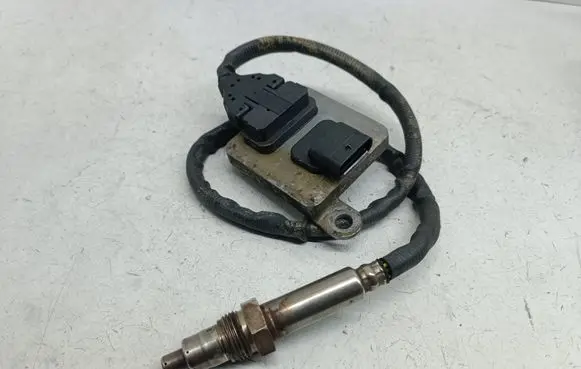 Mercedes-Benz C W205 Lambda probe sensor A0009059703 5WK96682E 0009059703