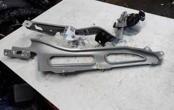 Renault Scenic IV - Grand scenic IV Fender mounting bracket
