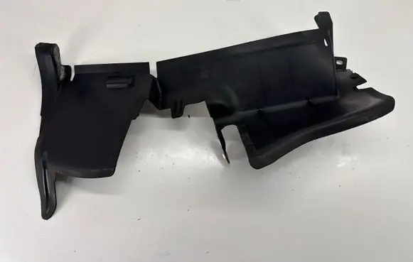 Chrysler 300C Radiator trim 68231622AB 68231622