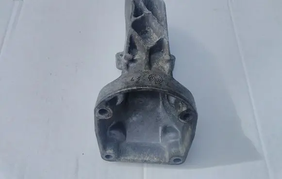 Mercedes-Benz C AMG W203 Engine mounting bracket A6112230704