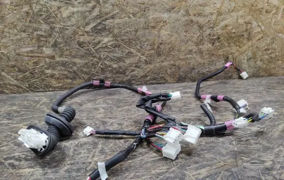 Lexus LS 460 - 600H Rear door wiring loom 8215450192