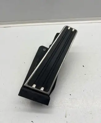 Accelerator throttle pedal