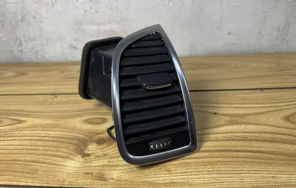 Audi Q7 4L Dashboard side air vent grill/cover trim 4L0820902