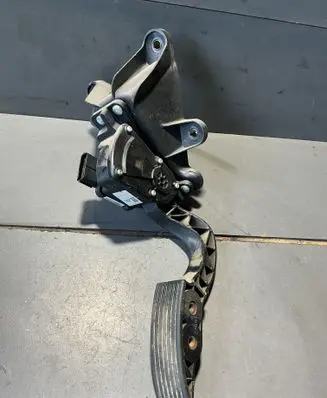 Hyundai Sonata Accelerator throttle pedal 327263L200