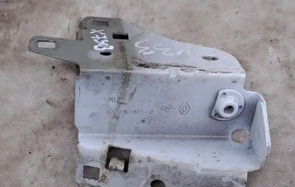 Renault Zoe Fender mounting bracket 620425323R