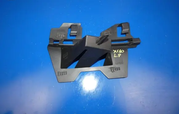Volvo XC60 Front bumper mounting bracket 30796165