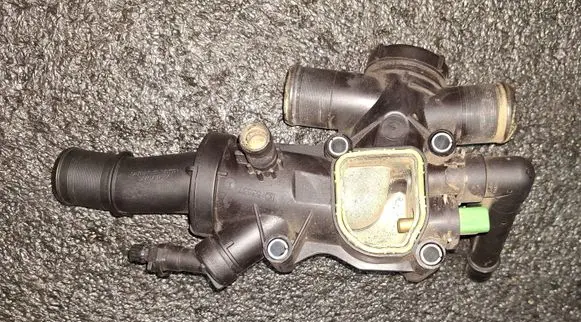 Volvo C30 Thermostat/thermostat housing 9656182980