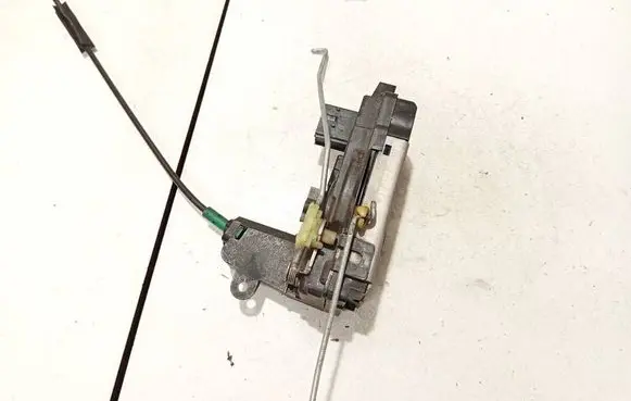Opel Astra H Front door lock 13210748
