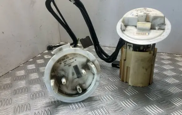 Mercedes-Benz C W204 Fuel level sensor A2044700694