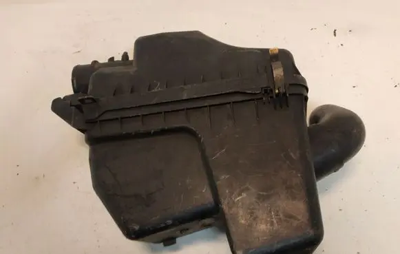 Toyota RAV 4 (XA20) Air filter box 2202027060
