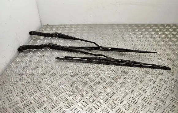 Mitsubishi Grandis Front wiper blade arm
