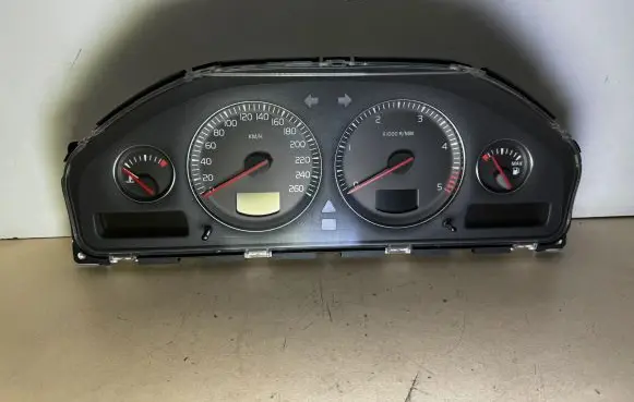 Volvo V70 Speedometer (instrument cluster) 30682277 8602885 69594220T