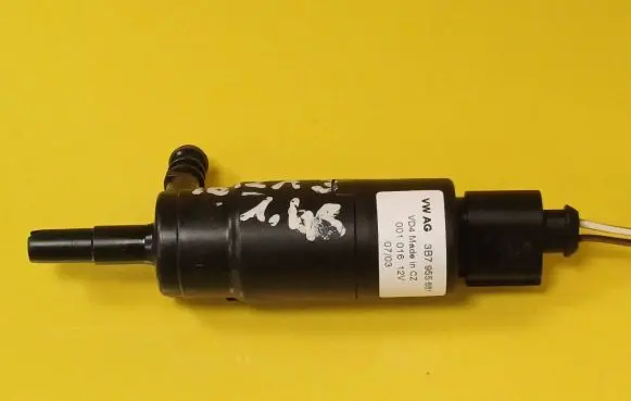 Seat Ibiza III (6L) Headlight washer pump 3B7955681