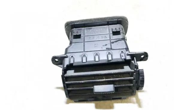Mazda 3 I Dash center air vent grill