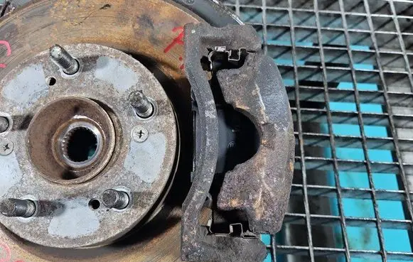 Front brake caliper