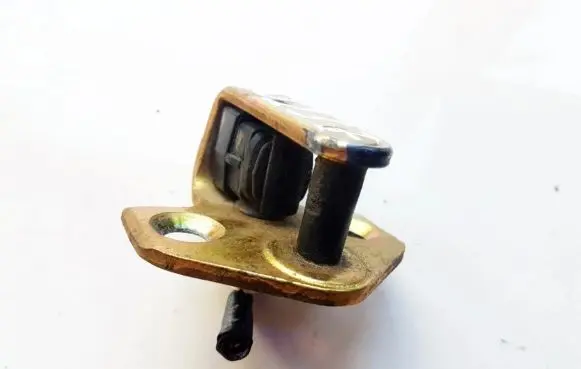 Ford Mondeo Mk III Front door lock loop/hook striker C7G0A