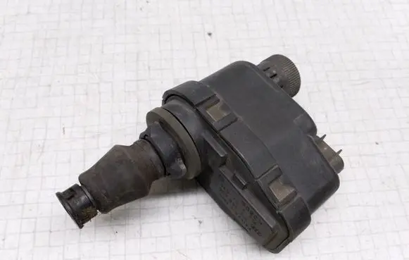 Chrysler Voyager Headlight level adjustment motor 0307851309