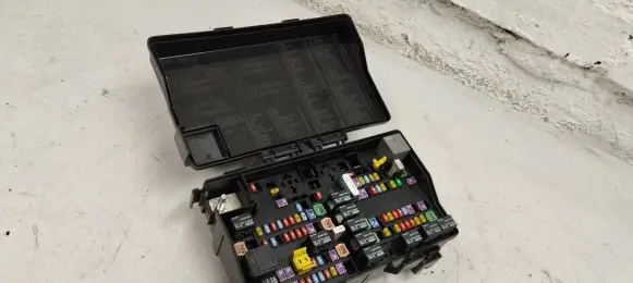 Jeep Grand Cherokee Fuse box set P68251627ab 68251627ab