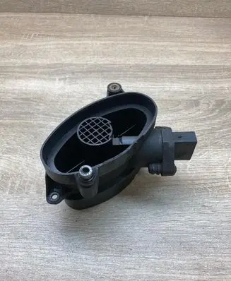 BMW 5 E39 Mass air flow meter 7787076 0928400468
