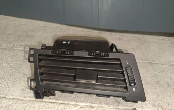 BMW 5 E60 E61 Dashboard side air vent grill/cover trim 695361901
