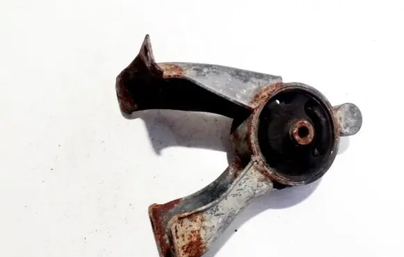 Mitsubishi Lancer Engine mount bracket rm0557