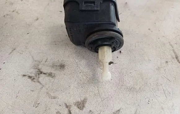 Volkswagen PASSAT B5.5 Headlight level adjustment motor 1J0941295C