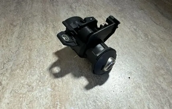 BMW 3 E90 E91 Tailgate exterior lock 10862510