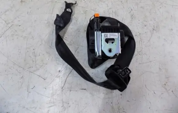 Volvo XC40 Front seatbelt