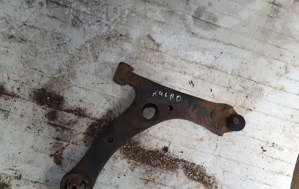 Toyota Corolla Verso E121 Front lower control arm/wishbone NOCODE
