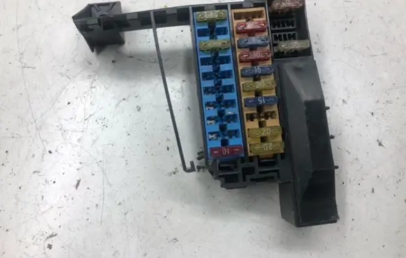 Audi A8 S8 D2 4D Fuse module 4D0941824