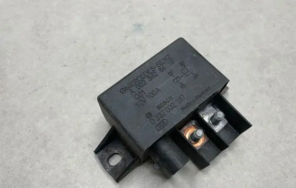Mercedes-Benz E W211 Charging relay A0025426419