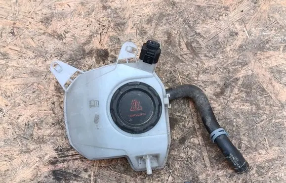 Volkswagen T-Cross Coolant expansion tank/reservoir 2Q0121407B 2Q0122109E