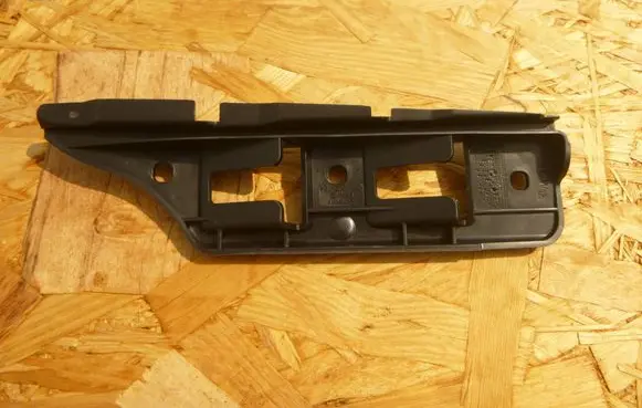 Volkswagen Golf V Front bumper mounting bracket 1K0807184