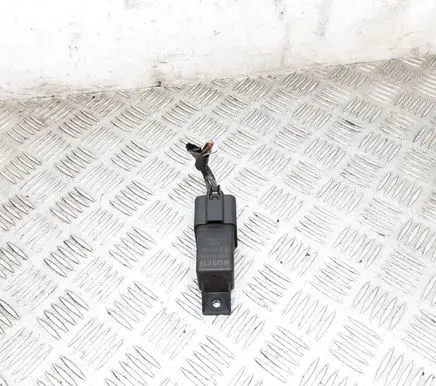 Skoda Superb B6 (3T) Glow plug pre-heat relay 0281003038 20101017 038907281D